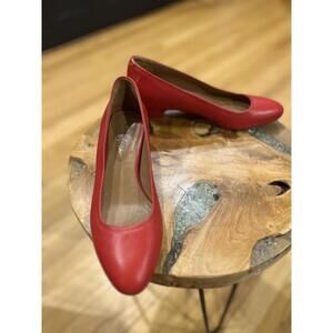 ANTHOLOGY Paris • classic red heels